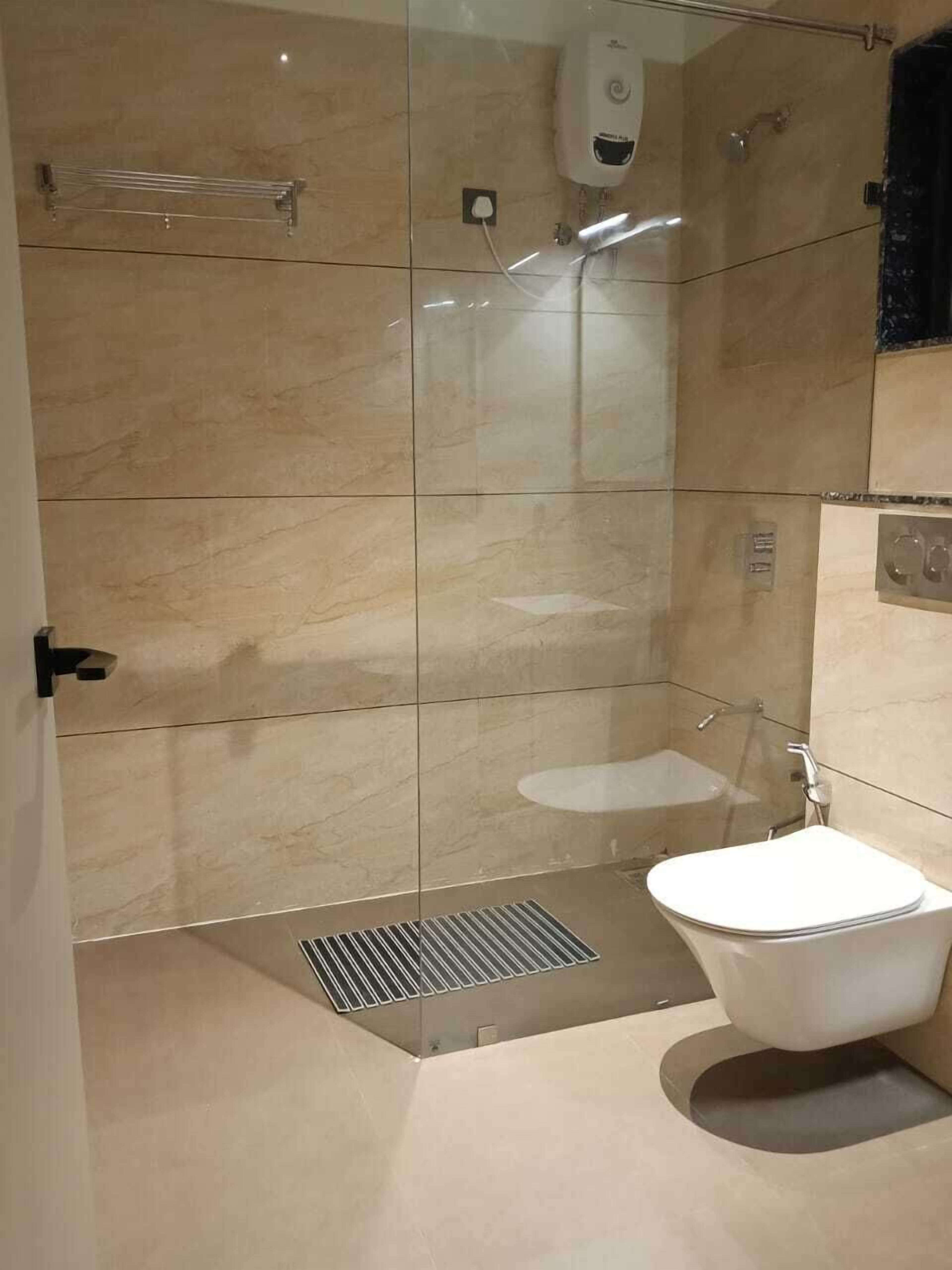 Super Deluxe Room | Bathroom | Shower, towels, soap, shampoo