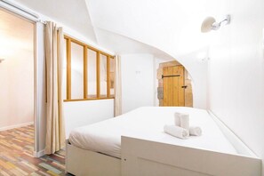 2 habitaciones, tabla de planchar con plancha y acceso a internet 