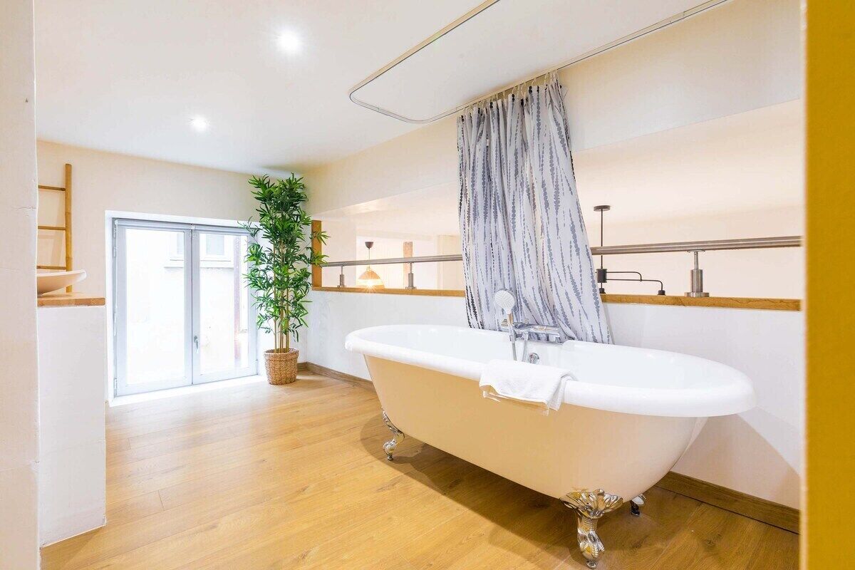 Hair dryer, towels