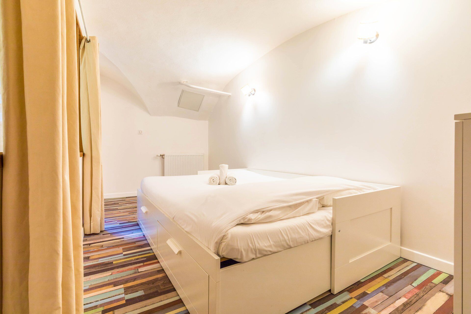2 slaapkamers, een strijkplank/strijkijzer, internet, beddengoed