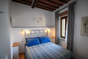 Desk, WiFi, bed sheets - Casa Carlo - Isola d`Elba (Rio Marina)