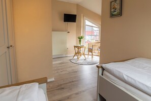 2 bedrooms, free WiFi, bed sheets - Vacation home Maike in Greetsiel (Krummhörn)