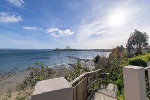 Beach nearby - Luxury Seafront Villa in the Ares Estuary with Private Beach Access – Perfect for Families & Groups (A Coruña)