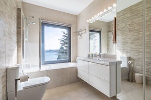 Shower, hair dryer, towels