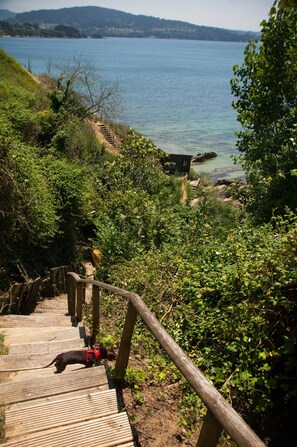 Property grounds - Luxury Seafront Villa in the Ares Estuary with Private Beach Access – Perfect for Families & Groups (A Coruña)