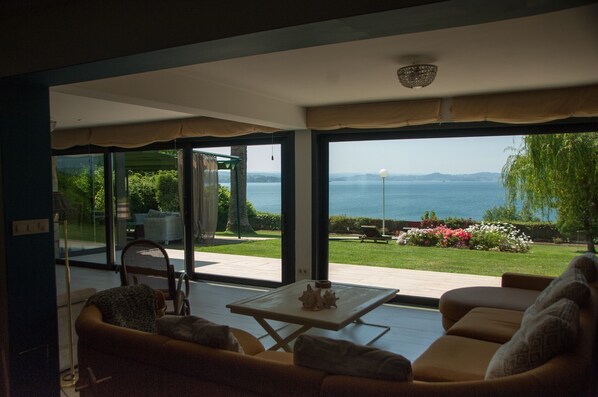 Interior - Luxury Seafront Villa in the Ares Estuary with Private Beach Access – Perfect for Families & Groups (A Coruña)
