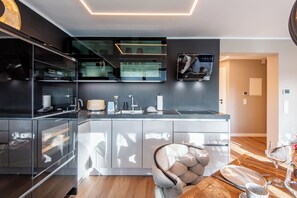 Refrigerador, horno, parrilla de estufa y lavavajillas 