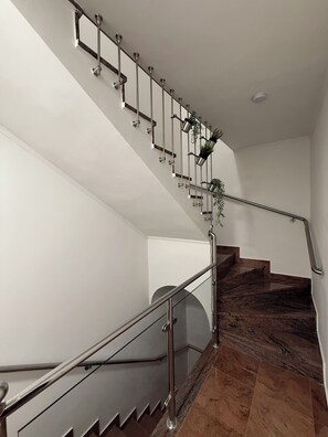 Nhà tiện nghi đơn giản, 2 phòng ngủ | Nội thất