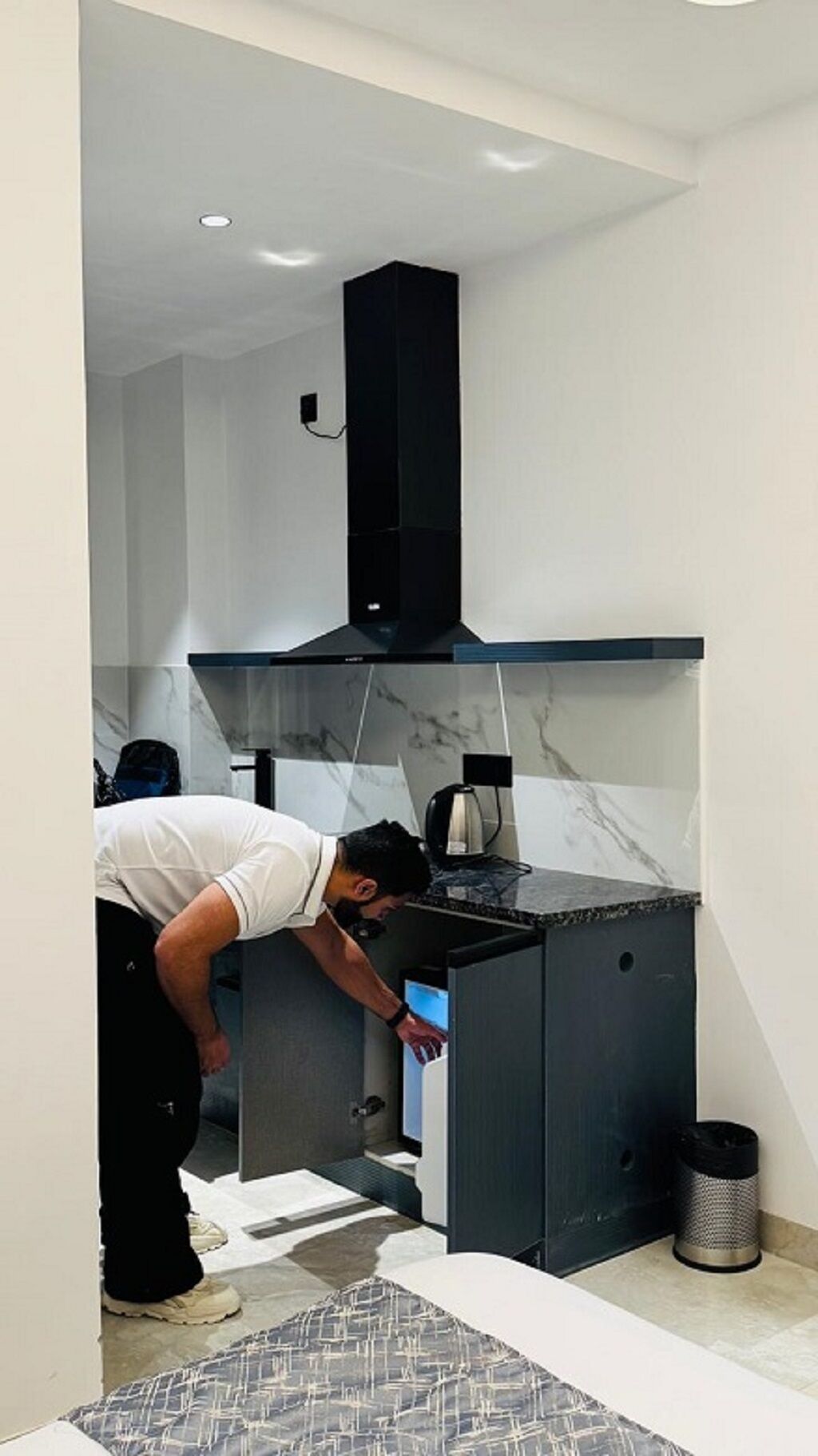 مكتب ومساحة عمل للكمبيوتر المحمول وواي فاي مجانًا