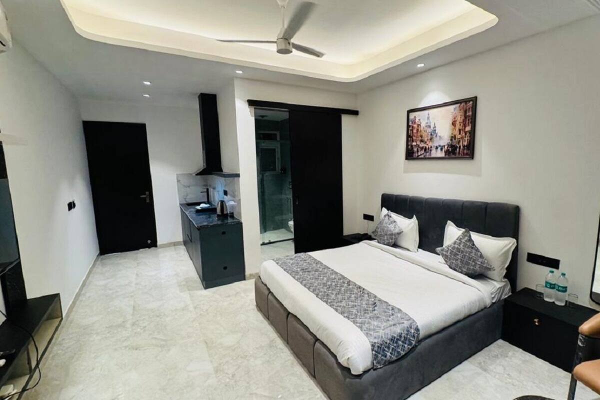 Deluxe Room, Balcony | Desk, laptop workspace, free WiFi