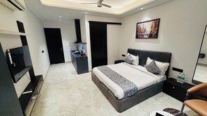 Desk, laptop workspace, free WiFi - Hotel Reebah Grande (Gurugram)