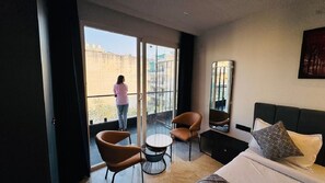 Deluxe Room, Balcony | Desk, laptop workspace, free WiFi - Reebah Grande (Gurugram)