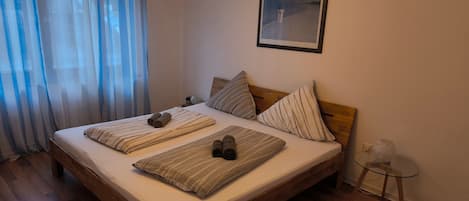 2 makuuhuonetta, silitysrauta/-lauta, Wi-Fi, vuodevaatteet