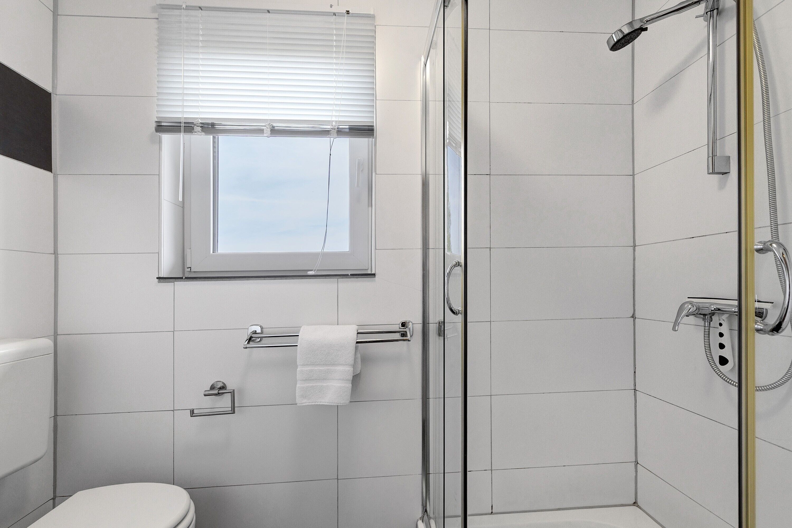 Dusche, Haartrockner, Handtücher