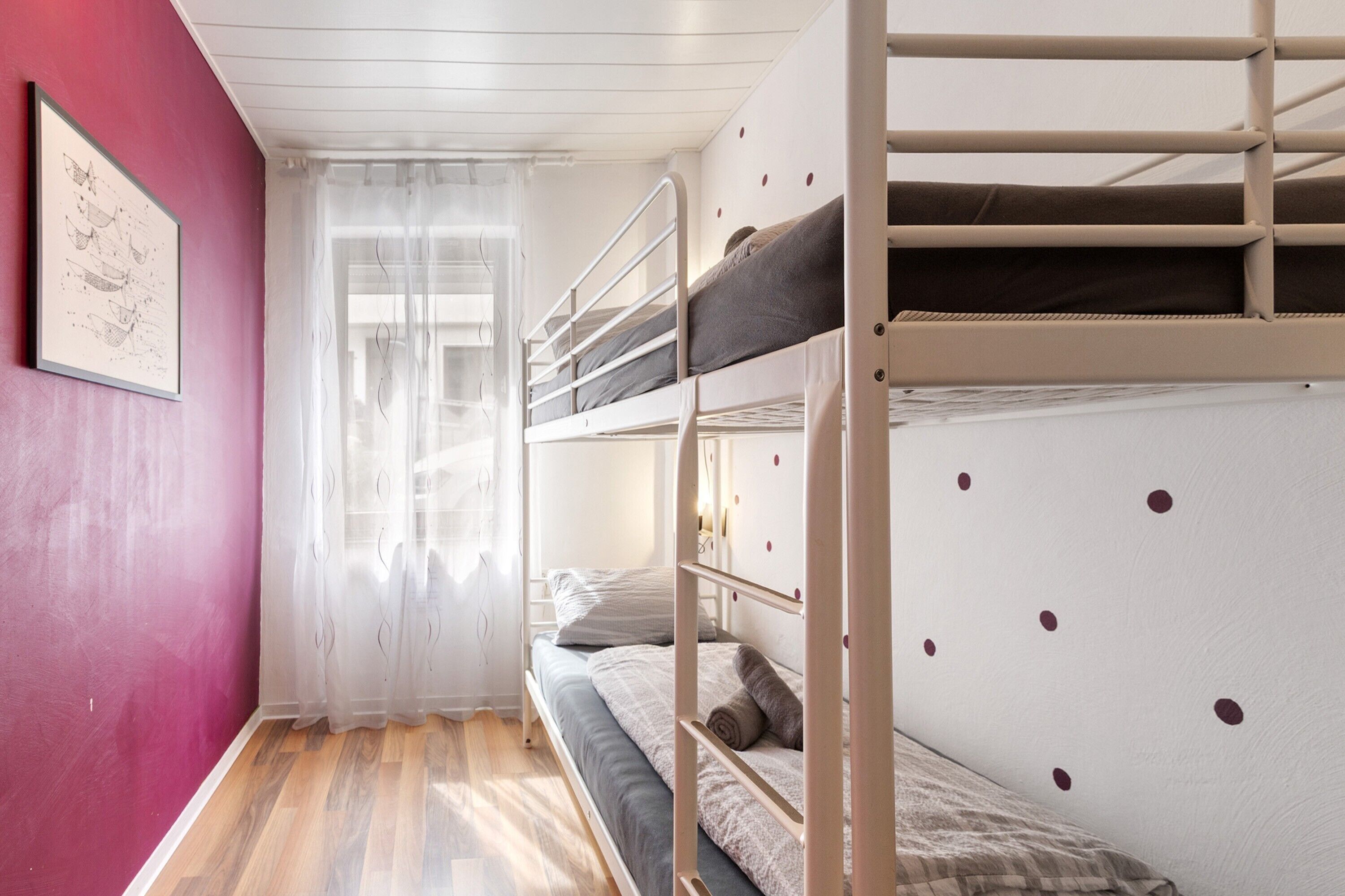 2 habitaciones, tabla de planchar con plancha, wifi y ropa de cama 
