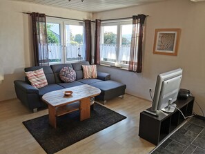 TV, stereo - Apartment No. 1 with Terrace (Attendorn)