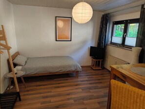 Iron/ironing board, WiFi, bed sheets - Single Apartment / Single Room (Attendorn)