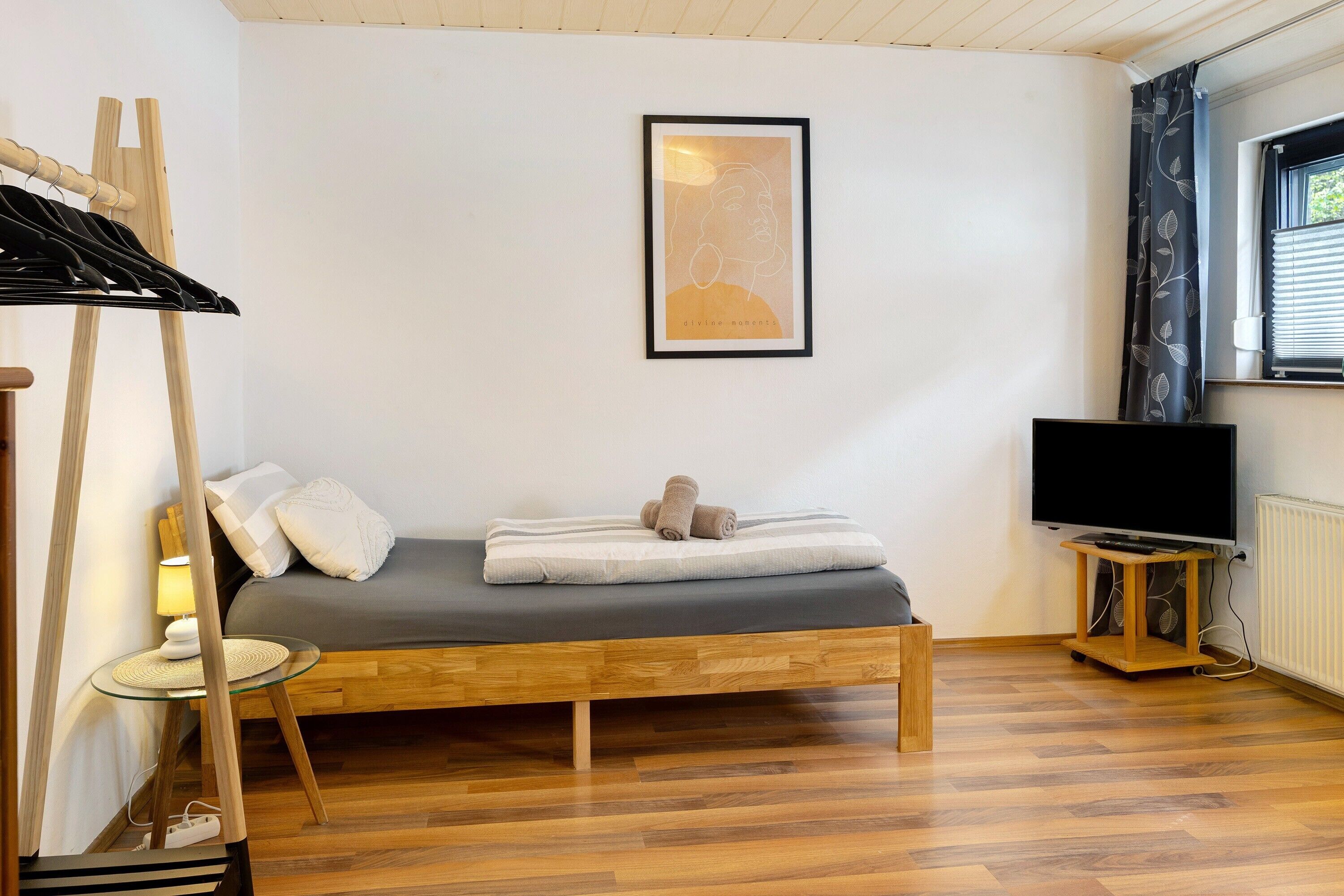 Iron/ironing board, WiFi, bed sheets