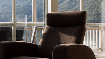 Family Suite, Balcony, Sea View | Interior