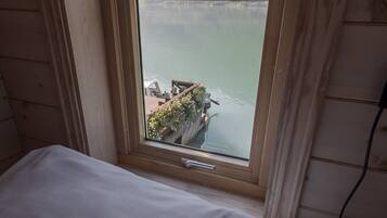 Tradisjonell bungalow, balkong, sjøutsikt | Skrivebord for bærbar PC og wi-fi (inkludert)