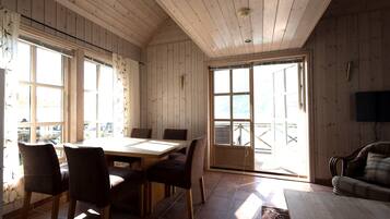 Traditional Bungalow, Balcony, Sea View | Dining