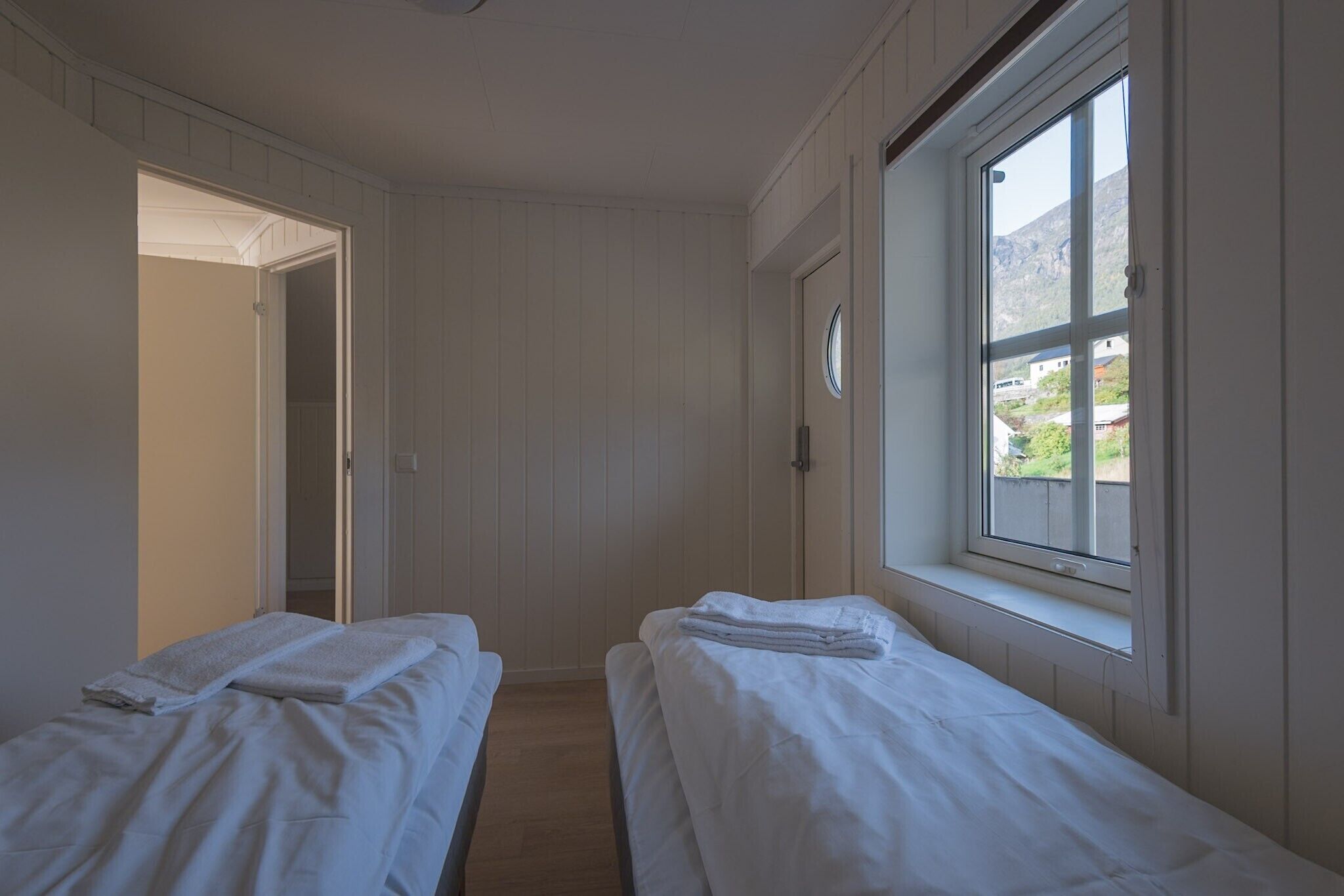 Familiesuite, balkong, sjøutsikt | Skrivebord for bærbar PC og wi-fi (inkludert)