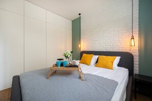 Skrivbord, strykjärn/strykbräda, wi-fi och sängkläder