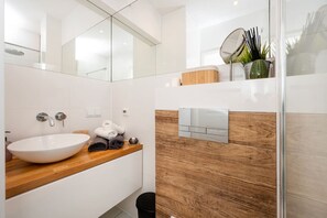 Hårtork och handdukar