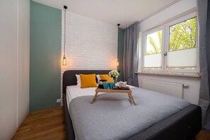 Desk, iron/ironing board, WiFi, bed sheets - Łódź Business Suite - Terrace, Parking, Workspace - by Rentujemy (Łódź)