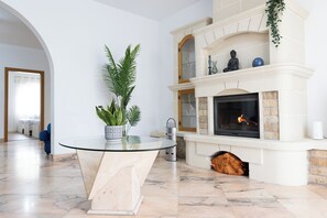 Interior - Primula e Foca (St. Julian's)