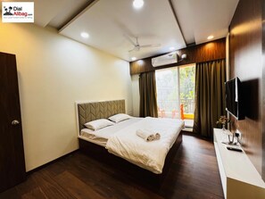 Phòng Deluxe, ban công, quang cảnh hồ bơi | Truy cập Internet không dây miễn phí 