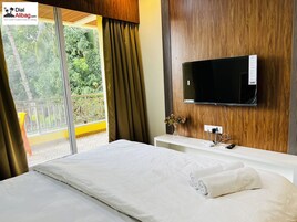 Deluxe Room, Balcony, Pool View