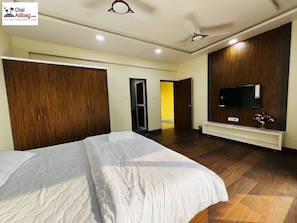 Deluxe-Zimmer, Balkon, Poolblick | Kostenloses WLAN