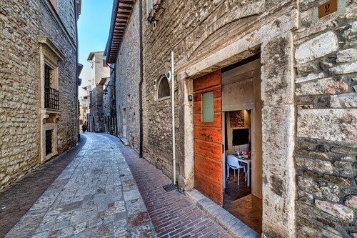 GuestHost - Heart of Assisi Cozy Flat