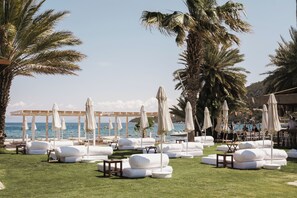 Privat strand, gratis transport till/från stranden och solstolar