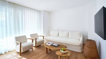 Deluxe Apartment With Garden | In-room safe, iron/ironing board, free cots/infant beds, free WiFi