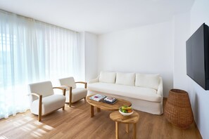 Deluxe Apartment With Garden | Värdeförvaringsskåp på rummet, strykjärn/strykbräda och gratis wi-fi