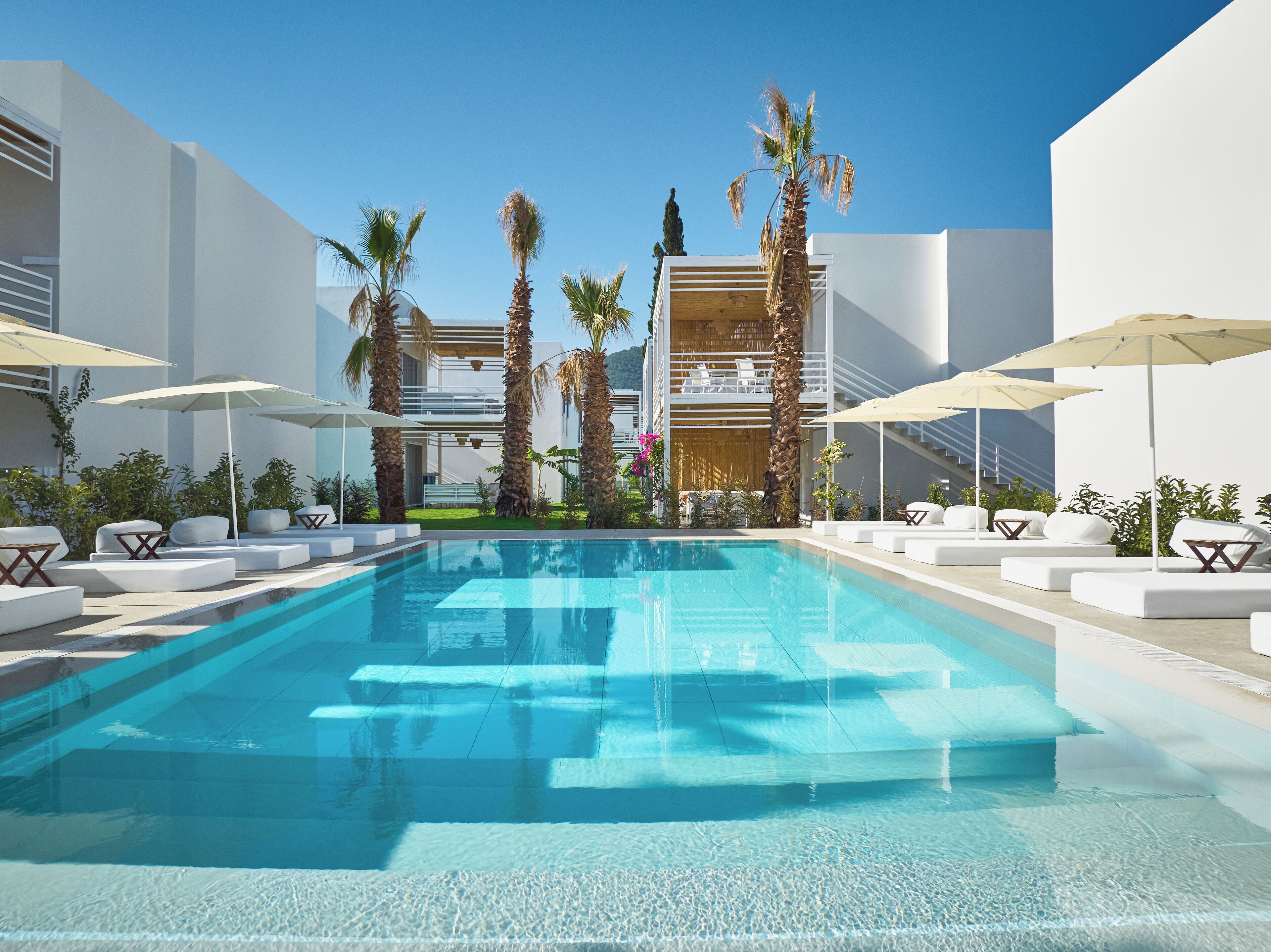 시즌별로 운영되는 야외 수영장