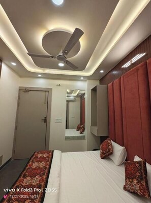 Deluxe Double Room | Free WiFi - Hotel Akshansh Inn (Rohta)