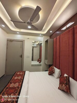 Deluxe Double Room | Free WiFi - Hotel Akshansh Inn (Rohta)