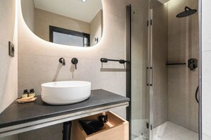 Standaard tweepersoonskamer, op benedenverdieping | Badkamer