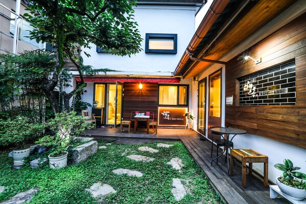 Outdoor dining - Happyokhome (Jeonju)