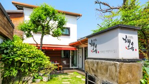 Exterior detail - Happyokhome (Jeonju)