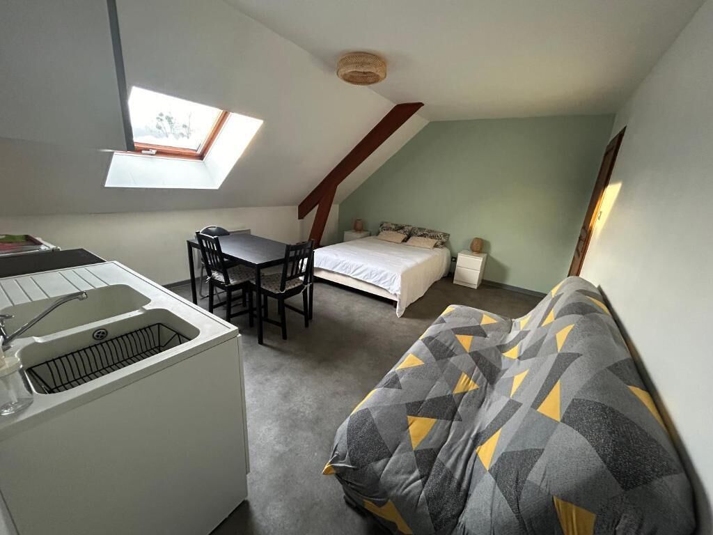 Studio with private bathroom | Iron/ironing board, free WiFi