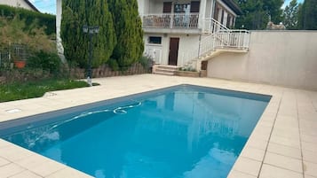 Sesongbasert utendørsbasseng