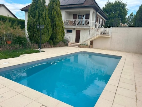 Seasonal outdoor pool. Les Bords de la Lizaine