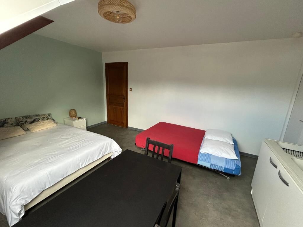 Studio with private bathroom | Iron/ironing board, free WiFi