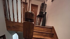 A wooden staircase with a handrail and a door at the top. - Les Bords de la Lizaine (Hericourt)