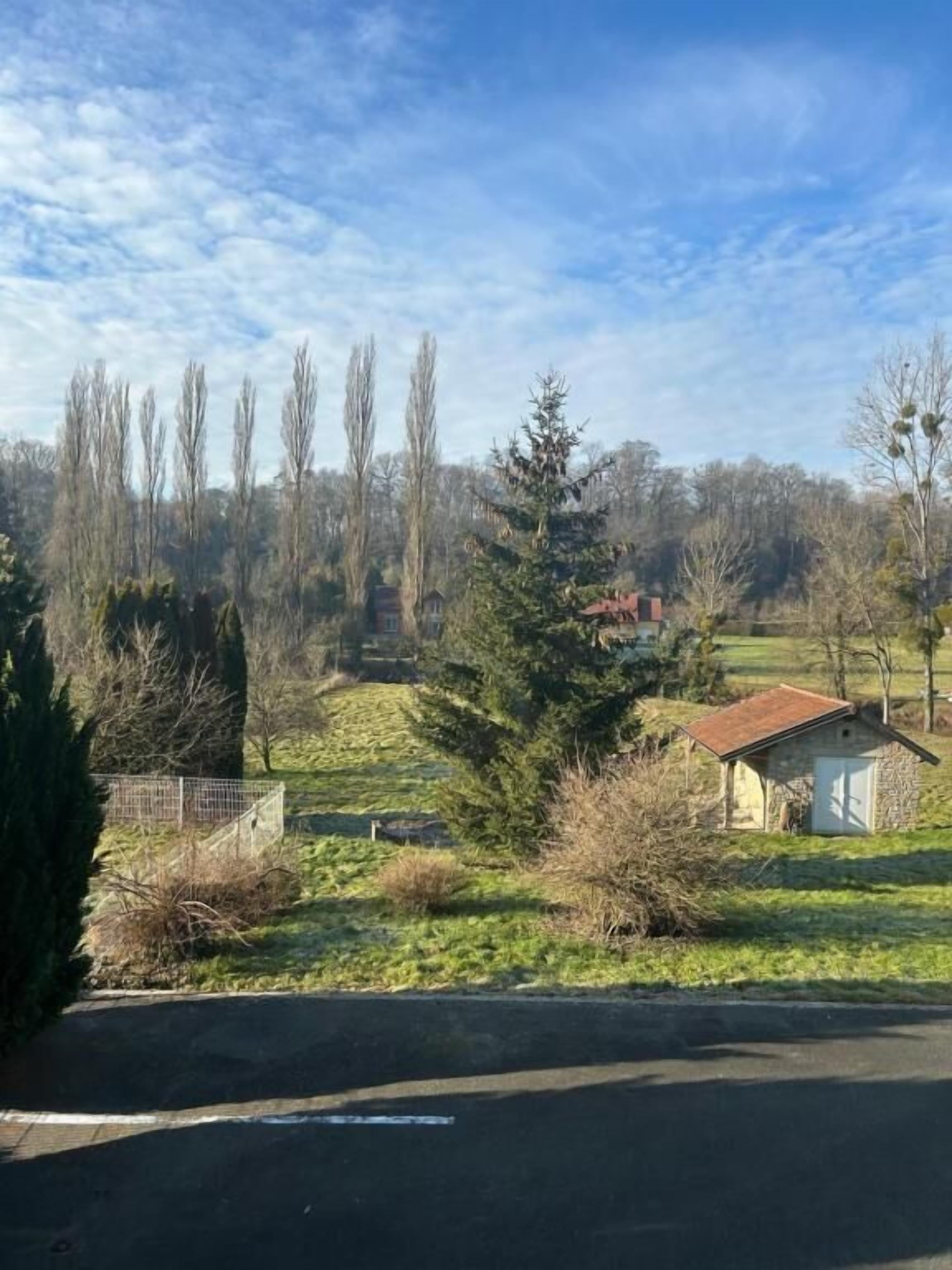 Double Room with Queen Size Bed, Shower and Kitchenette | Property grounds