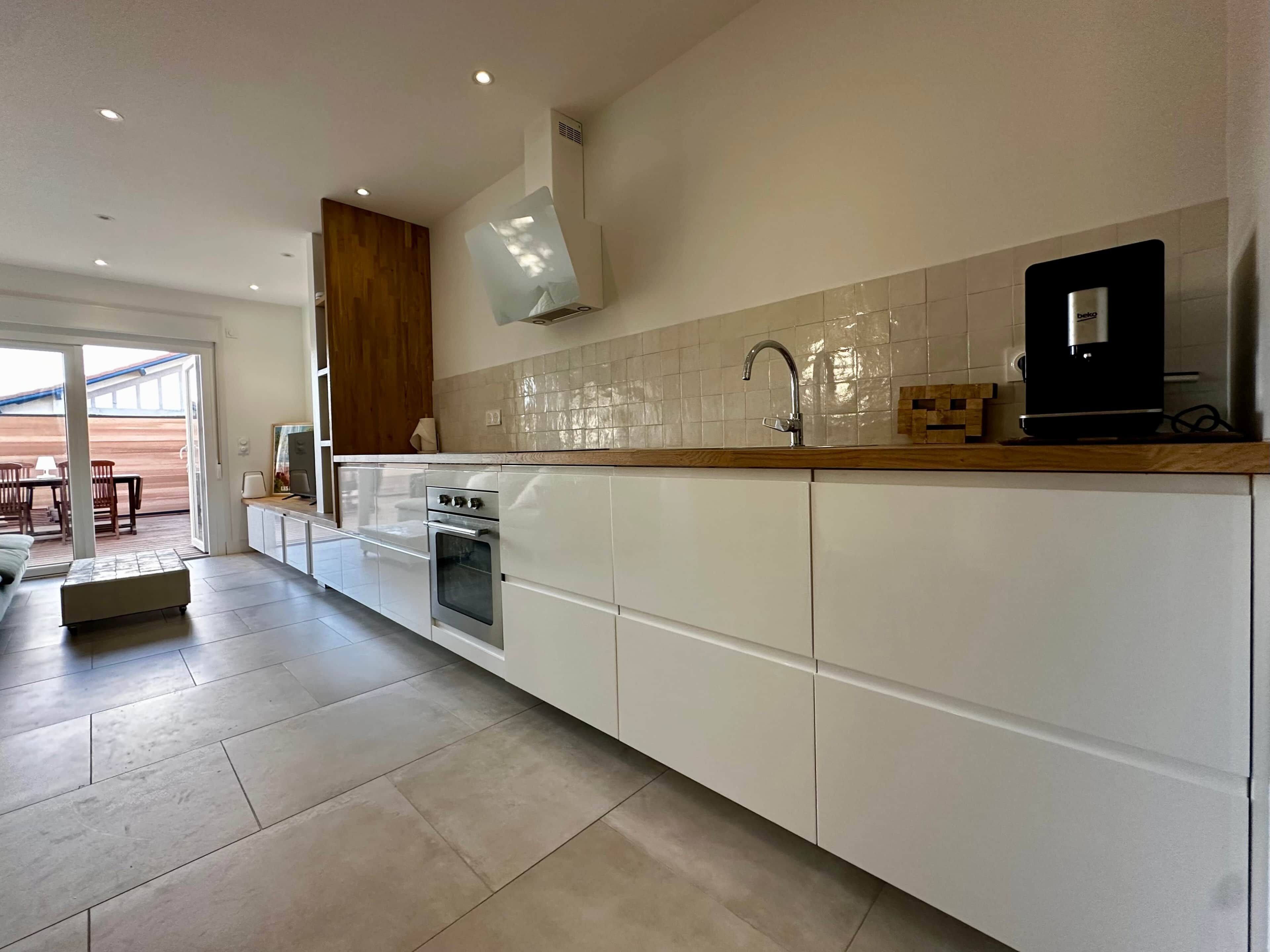 Kjøleskap og kokeplater